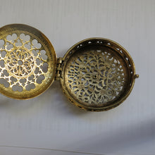 Load image into Gallery viewer, 16th sixteenth century stackfreed pocket watch case circa 1580